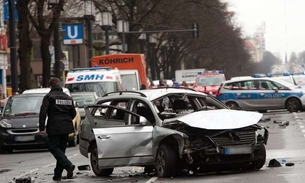 Nổ xe nghi do bom ở trung tâm Berlin, một người thiệt mạng